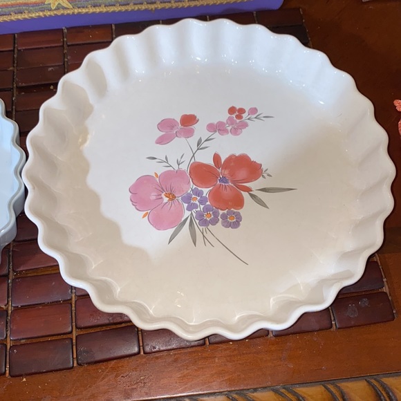 Vintage Galleria Collection Stoneware Quiche Plate 10” NEW Floral design - Picture 2 of 5
